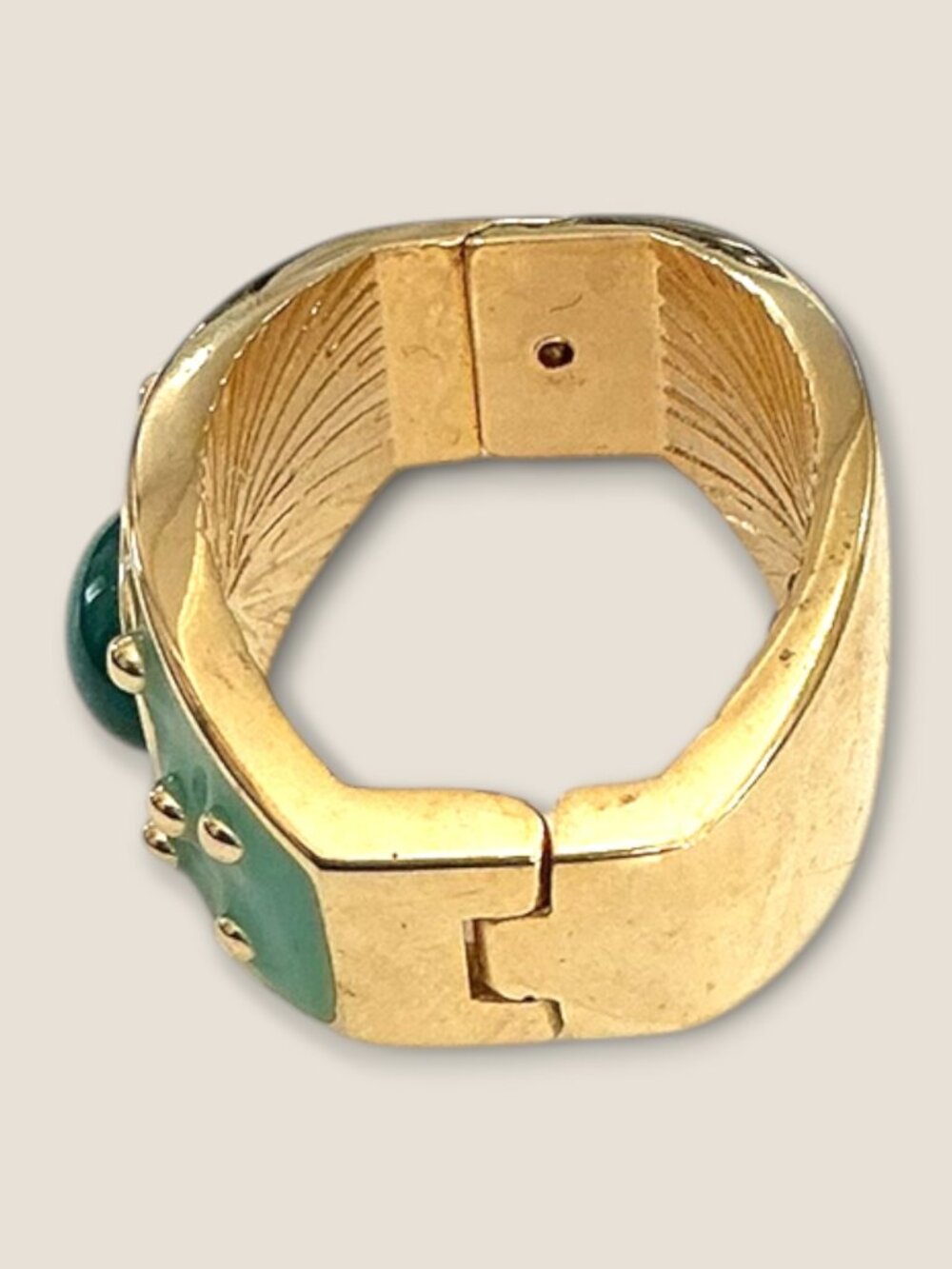 Joan Rivers Gold-Tone & Green Enamel Scarf Clip With Oval Cabochon Center & Sunb - Picture 7 of 8